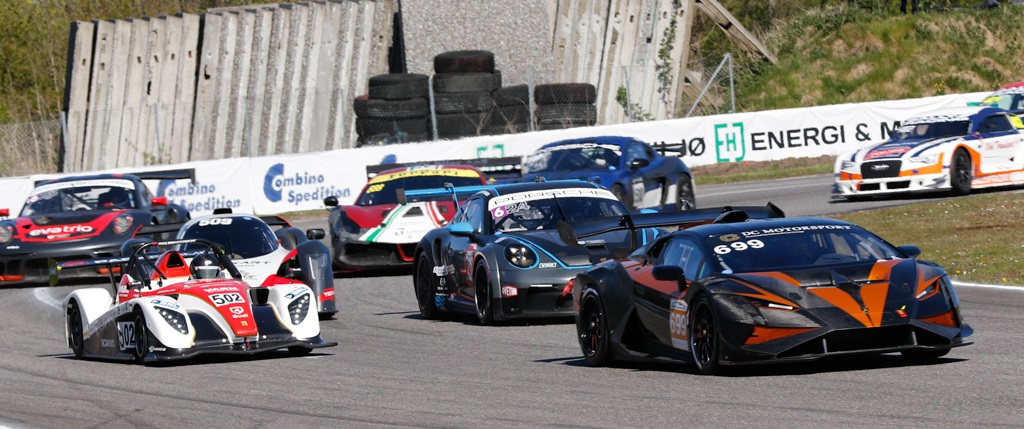 Feltet i Danish Endurance Championship spænder bredt med sine seks divisioner og de er stort set alle fyldt med tætte opgør.
(Foto: Motorsporten.dk)
